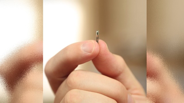 Microchip yang ditanam di tubuh karyawan. (Foto: Facebook/Three Square Market)