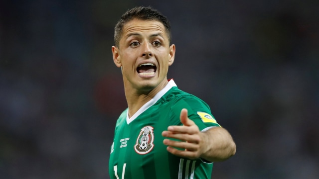 Chicharito kala bersama Timnas Meksiko. Foto: Carl Recine/Reuters