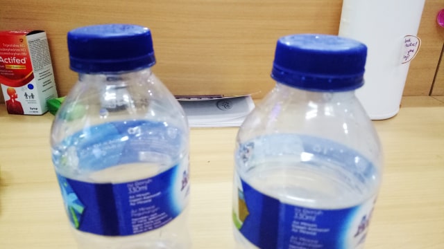 Tutup botol Aqua. (Foto: Utomo P/kumparan)