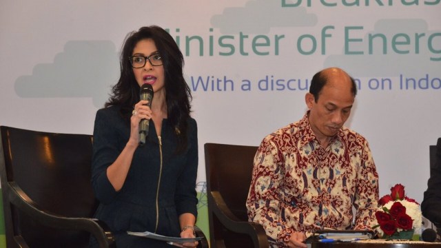 Indira Soediro dan Arcandra Tahar (Foto: Twitter/@HadiMDjuraid)