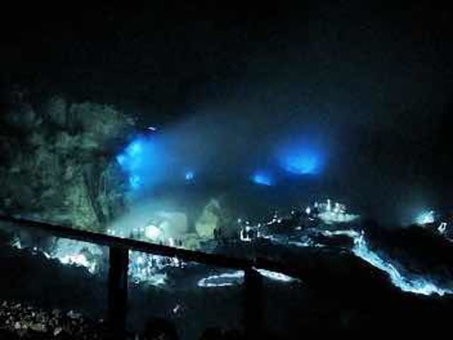 Fenomena Blue Fire di Kawah Ijen, Bagaimana Bisa Terjadi?