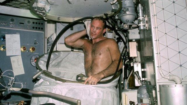 Ilustrasi Astronaut Mandi (Foto: commons.wikipedia.org)
