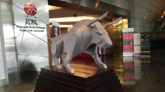 Patung Banteng di Bursa Efek Indonesia (Foto: Dewi Rachmat K/kumparan)
