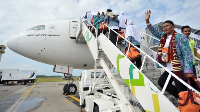 Pemberangkatan Jemaah Haji. (Foto: Antara/Iggoy el Fitra)