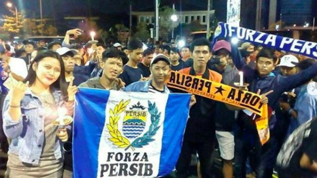Aksi damai suporter Persija dan Persib. (Foto: Instagram @igpersib)
