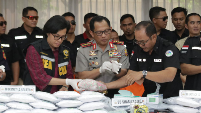 Rilis pengungkapan jaringan ekstasi Belanda (Foto: Fanny Kusumawardhani/kumparan)