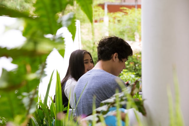 Prilly Latuconsina dan Al Ghazali Cinlok? (Foto: Celeb Sensation)