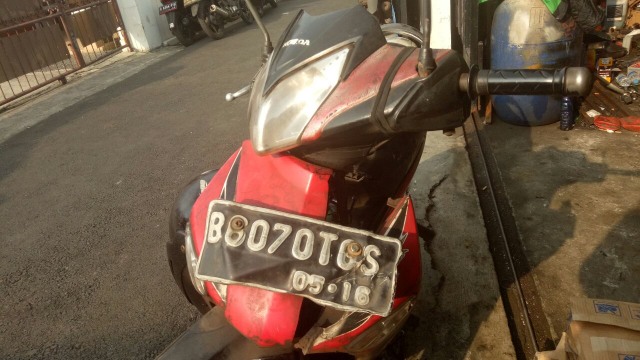 Sepeda motor Mang Ojo yang mogok (Foto: Diah Harni/kumparan)