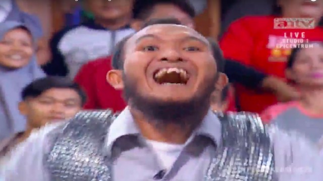 Caisar live di Pesbukers (Foto: Screenshot Pesbukers ANTV)