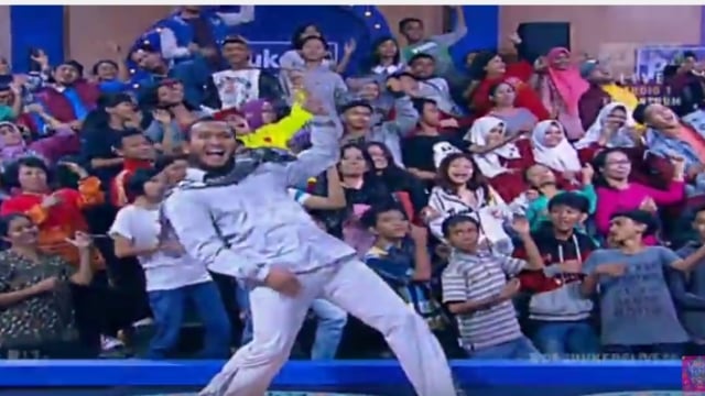 Caisar kembali joget di acara Pesbukers. (Foto: Youtube ANTV Official)