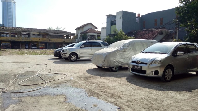 Ilustrasi parkir mobil di ruang terbuka. Foto: Diah Harni/kumparan