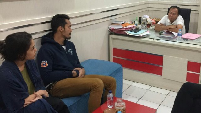 Tora Sudiro dan Mieke saat diperiksa. (Foto: Dok. Istimewa)