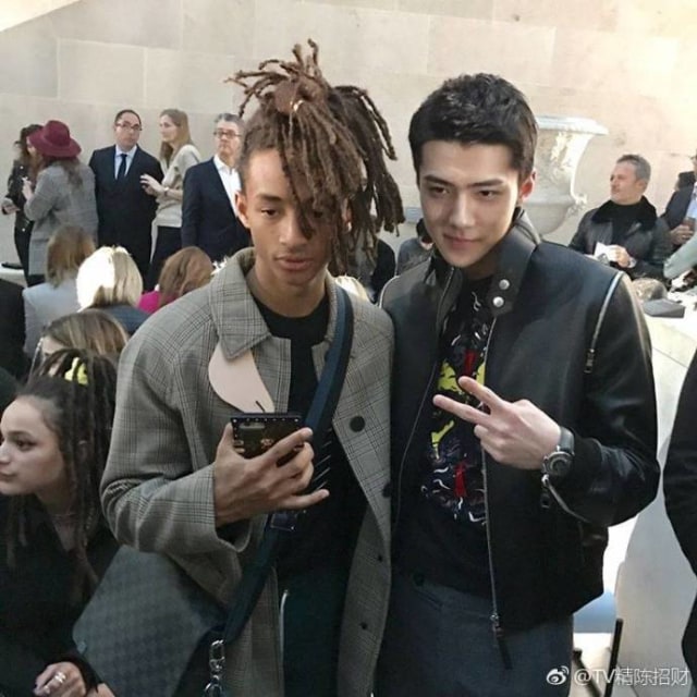 Wow! 5 Seleb Internasional Ini Ternyata Ngefans Sama k-Pop! 