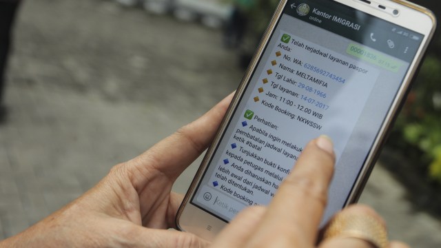 Jawaban WA dari Imigrasi Jakpus (Foto: ANTARA FOTO/Muhammad Adimaja)