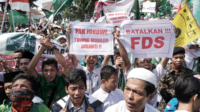 Demo tolak Full Day School di Purwokerto (Foto: Antara/Idhad Zakaria)