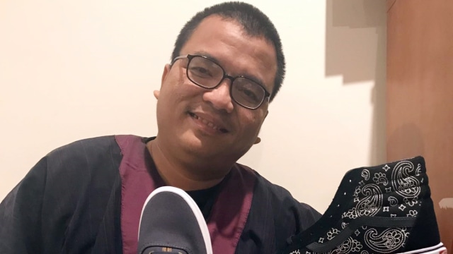 Eks Wamenkum Denny Indrayana dagang online shop (Foto: Dok. Denny Indrayana)