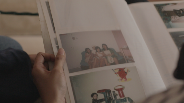 Astari dan kakaknya sewaktu kecil disunat. (Foto: Nur Syarifah/kumparan)