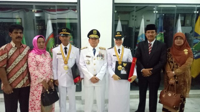 Praja IPDN Yegi dan keluarga (Foto: Kevin Kurnianto/kumparan)