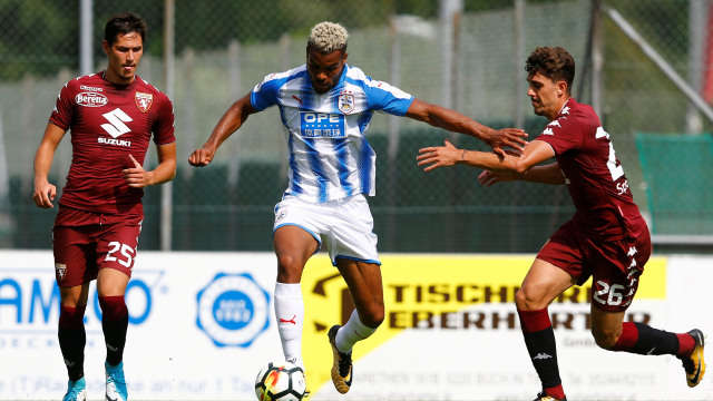 Mounie (tengah) dalam sebuah uji tanding. (Foto: Reuters/Dominic Ebenbichler)