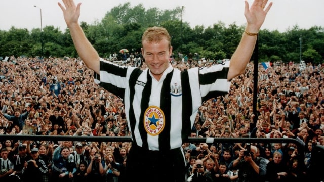 Alan Shearer saat bergabung dengan Newcastle. (Foto: Twitter/AccaTracker App)