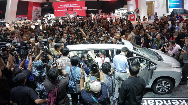 Pengunjung padati hari pertama GIIAS 2017 (Foto: Aditia Noviansyah/kumparan)