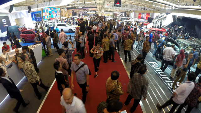 GIIAS 2017 dipadati pengunjung. (Foto: Aditia Noviansyah/kumparan)
