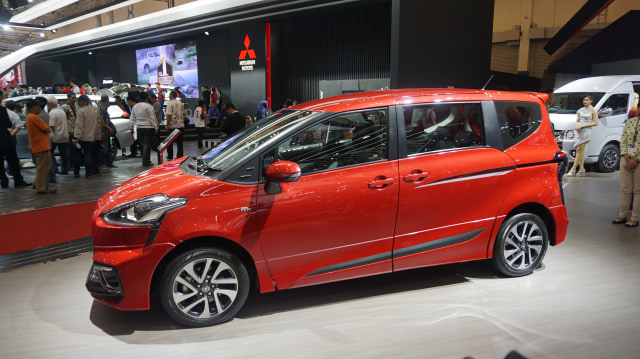 Ubahan samping Toyota Sienta Limited Edition (Foto: Gesit Prayogi/kumparan)