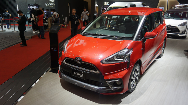 Tampak depan Toyota Sienta Limited Edition (Foto: Gesit Prayogi/kumparan)
