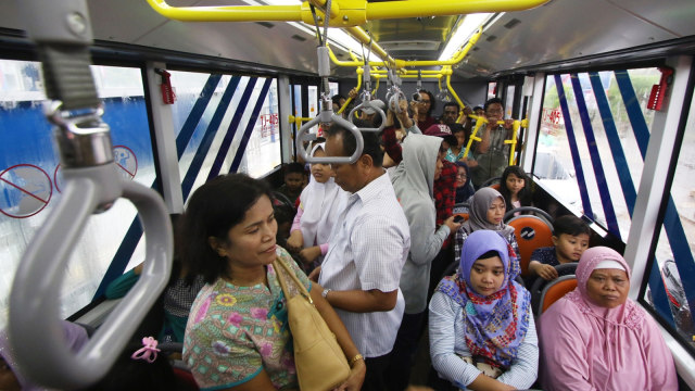 Uji Coba Koridor 13 TransJakarta (Foto: Antara/Rivan Awal Lingga)