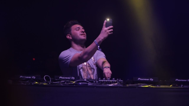 Jonas Blue di WTF. (Foto: Cornelius Bintang/kumparan)