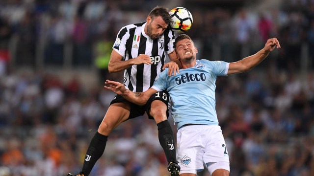 Barzagli seharusnya mulai menyingkir. (Foto: Reuters/Alberto Lingriav)