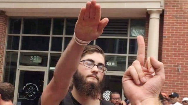 Kelompok supremasi kulit putih memberi salam Nazi (Foto: Reuters/Casey Ian Patchell)