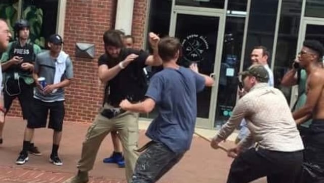 Kelompok supremasi kulit putih memberi salam Nazi (Foto: Casey Ian Patchell)