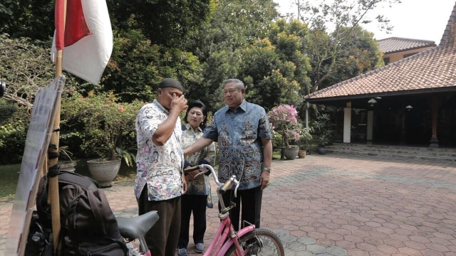Bersepeda dari Tegal-Cikeas untuk bertemu SBY.  (Foto: Juru foto pribadi SBY)