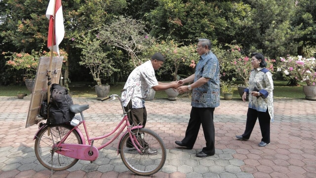 Bersepeda dari Tegal-Cikeas untuk bertemu SBY.  (Foto: Juru foto pribadi SBY)