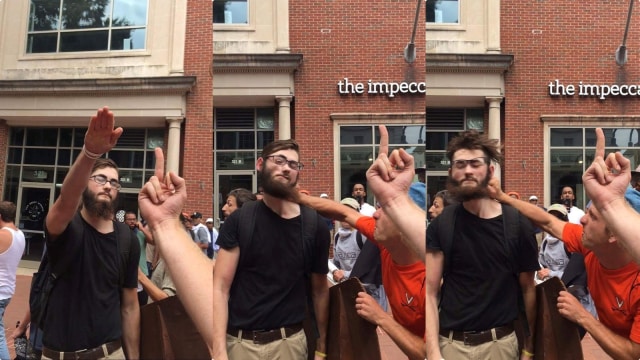 Kelompok supremasi kulit putih memberi salam Nazi (Foto: Reuters/Casey Ian Patchell)