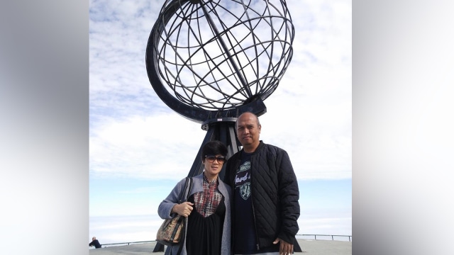 Yana dan Teddy saat berada di Norwegia (Foto: Instagram.com/indoasiaeuro_bycar)