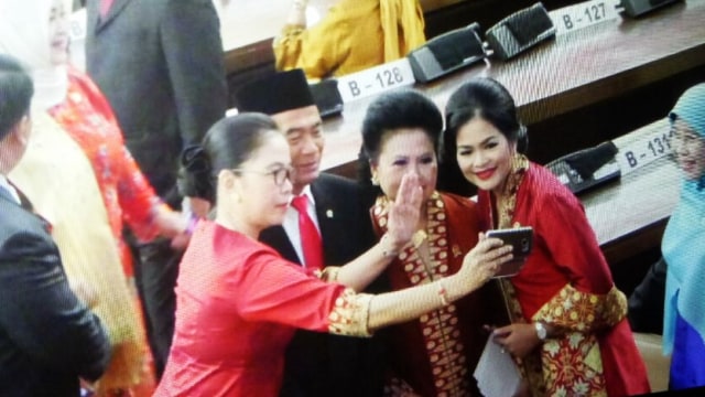 DPD selfie dengan menteri. (Foto: Fahrian Saleh/kumparan)