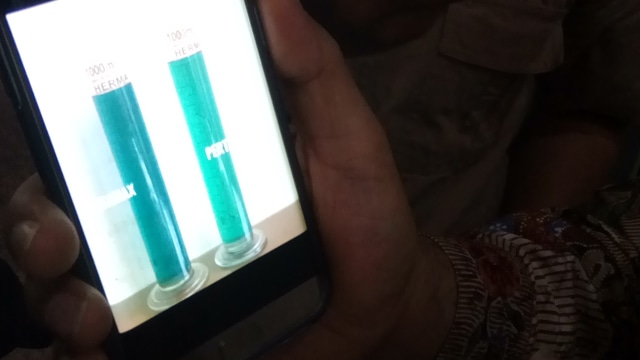 Perbedaan Pertamax dan Pertalite di Lab (Foto: Edy Sofyan/kumparan)