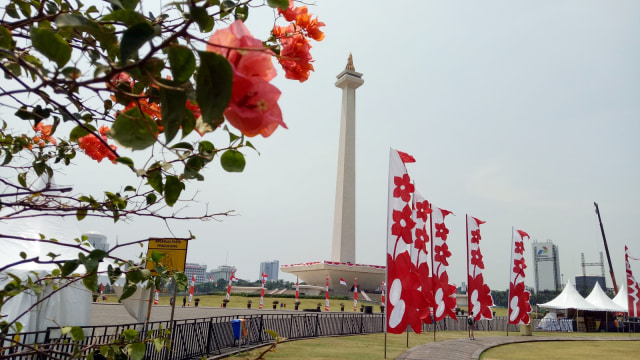 Kawasan Monas jelang perayaan HUT RI (Foto: Aprilandika Pratama/kumparan)