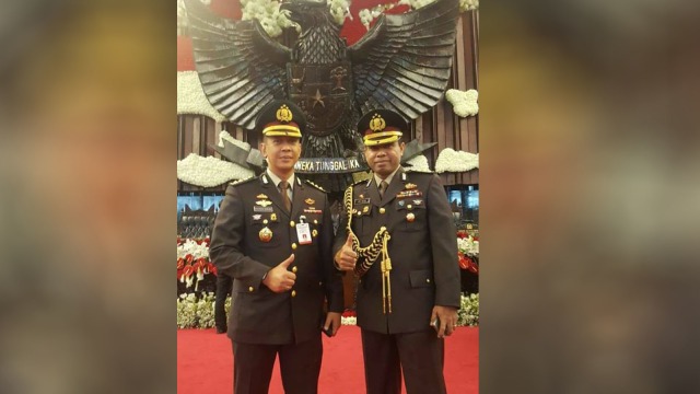 Jhonny Edison Isir (kanan) ajudan Presiden RI. (Foto: Facebook Samuel Mosez Isir)