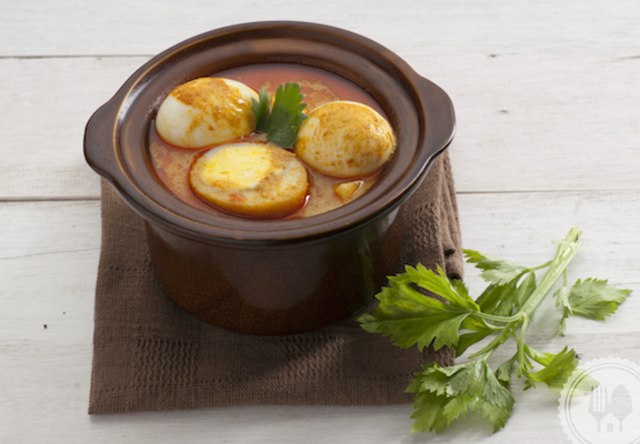 Sajikan Hangatnya Gulai Telur Kentang