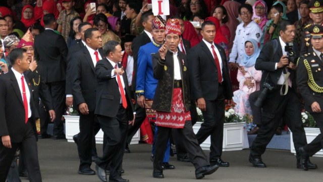 Jokowi usai upacara penurunan bendera HUT ke 72 RI (Foto: Yudhistira Amran Saleh/kumparan)