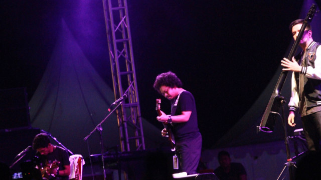 Payung Teduh di Prambanan Jazz (Foto: Munady Widjaja)