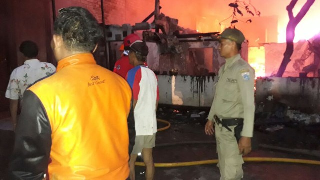 Kebakaran di Jalan Kangkung Kebayoran Lama (Foto: Dok. Humas Polres Jakarta Selatan)