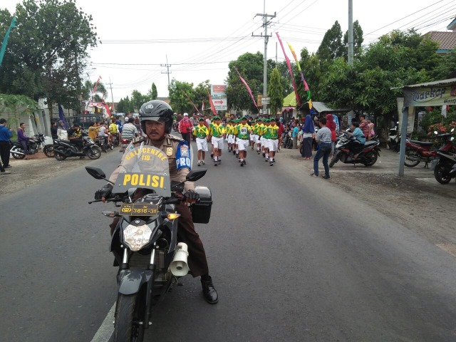 Polsek Tanggulangin Kawal Gerak Jalan Tingkat Kecamatan