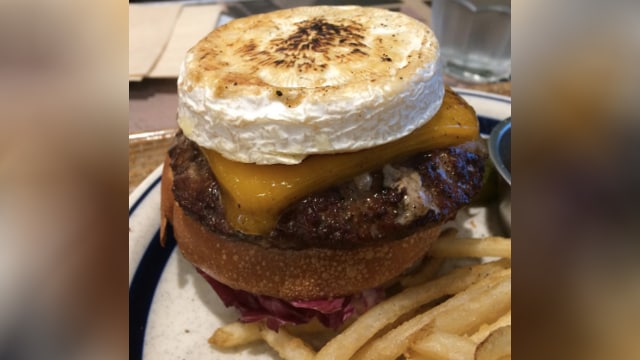 Super cheese burger (Foto: Instagram/@ponboku)