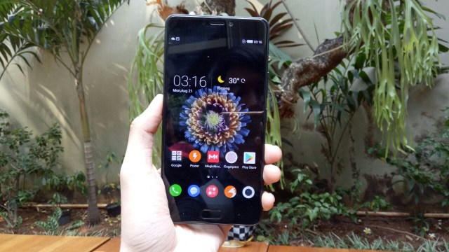 Infinix Note 4. (Foto: Jofie Yordan/kumparan)