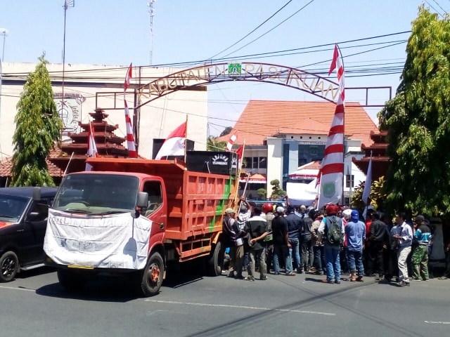 Warga Tejowangi Tuding Pengembang Tol Pandaan-Malang Dzalim (1)