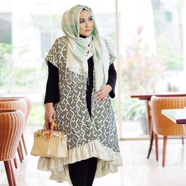 Tas mewah milik Anniesa Hasibuan. (Foto: Instagram/@anniesahasibuan)